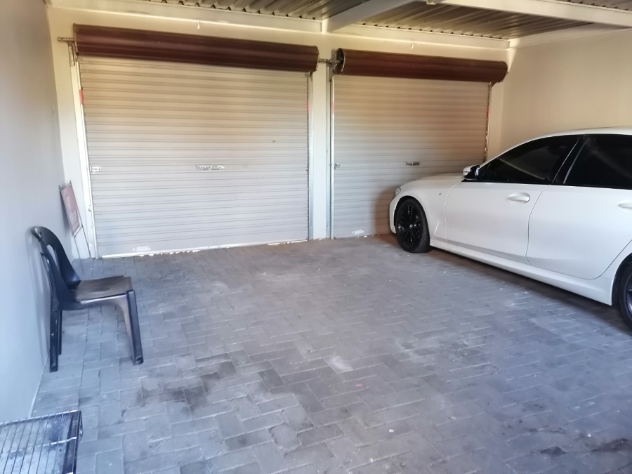 2 Bedroom Property for Sale in Langenhovenpark Free State